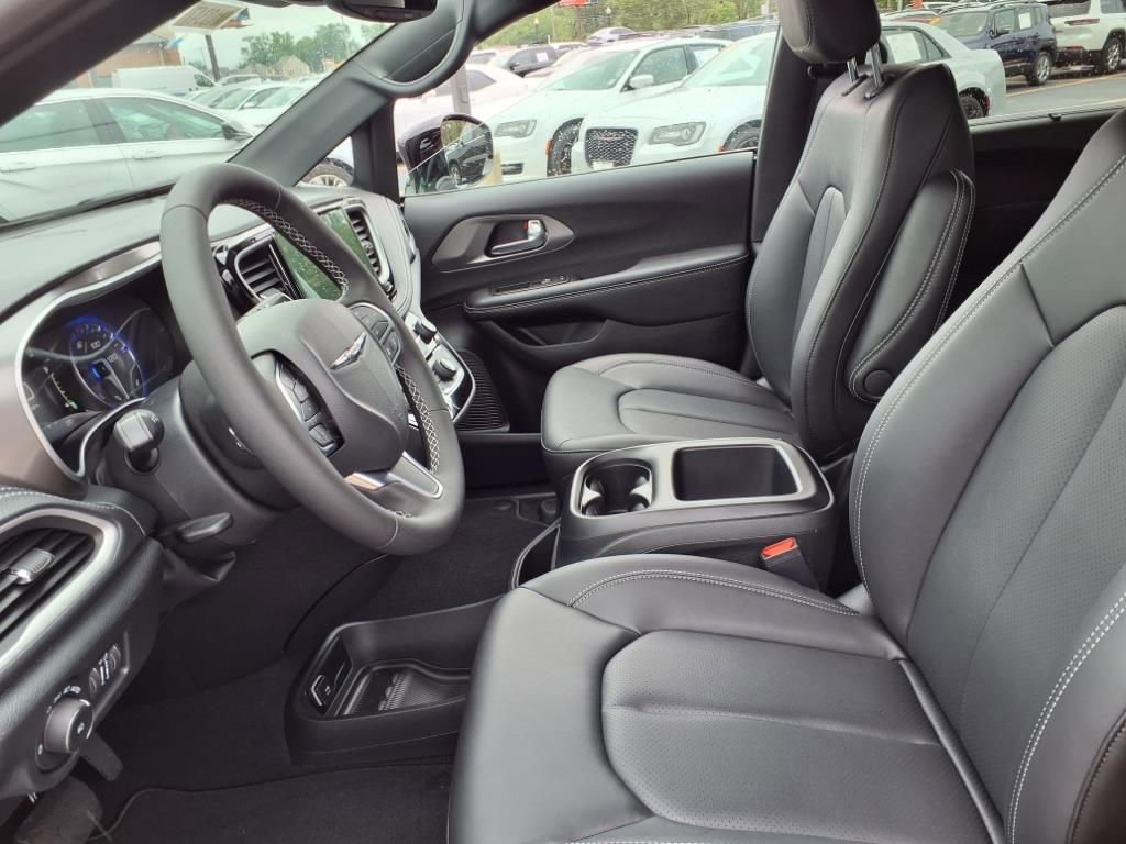 New 2026 Chrysler Pacifica Select image 13