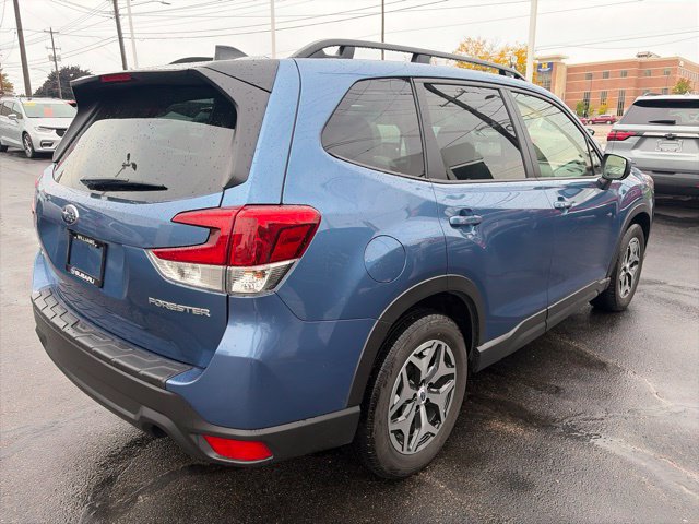 Used 2024 Subaru Forester Premium w/ Pop Package 2 AWD/4WD image 3