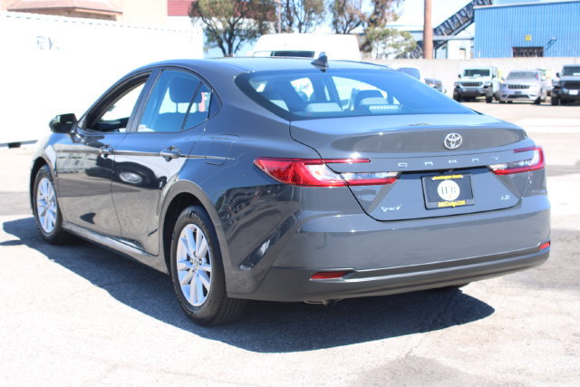 Used 2025 Toyota Camry LE w/ Convenience Package FWD image 4
