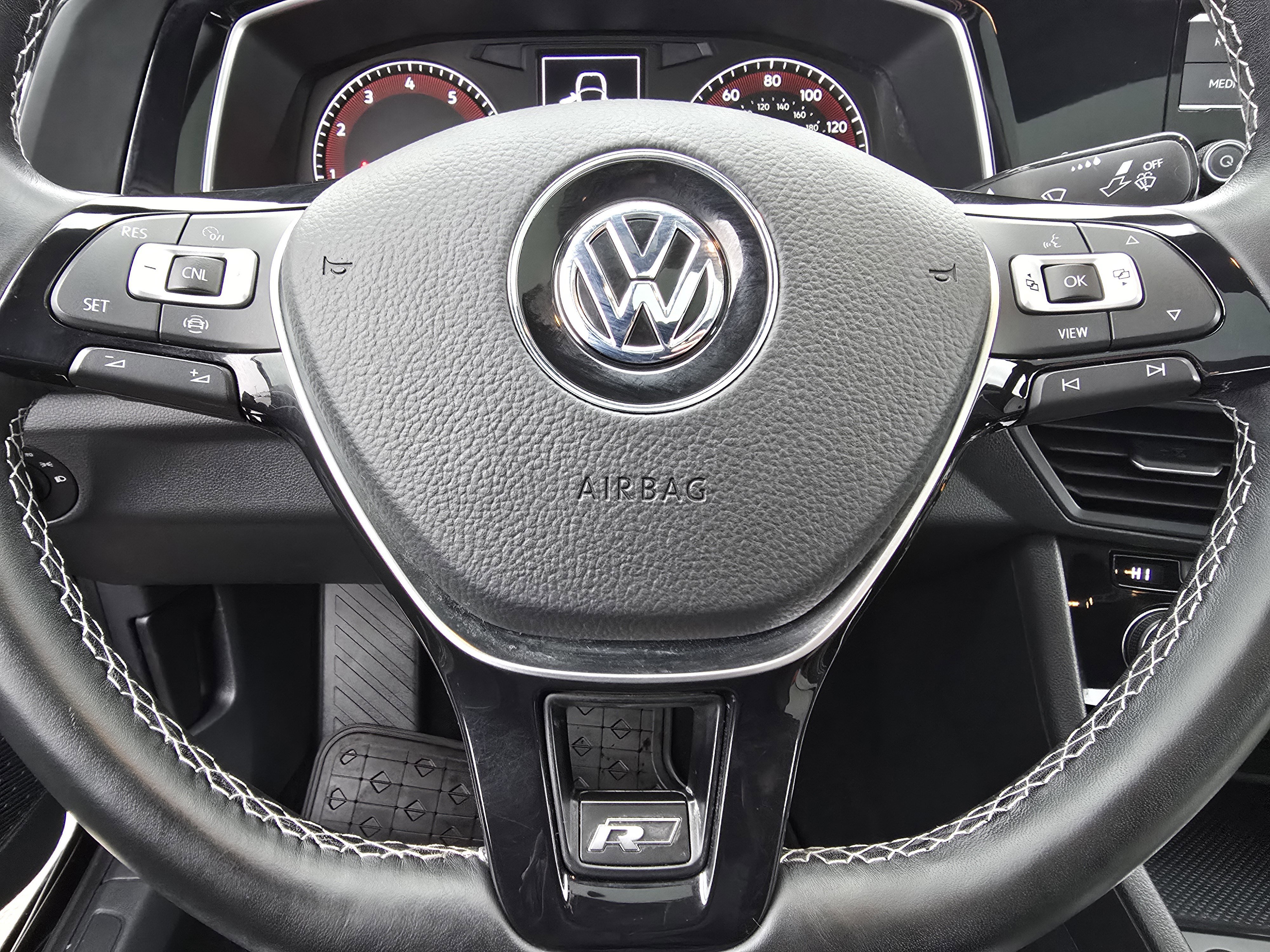 Certified 2021 Volkswagen Jetta R-Line w/ R-Line Cold Weather Package image 20