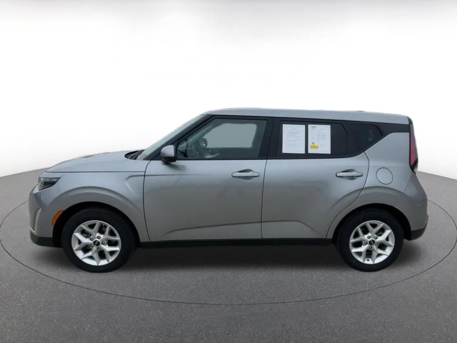 Used 2025 Kia Soul LX w/ LX Technology Package image 9