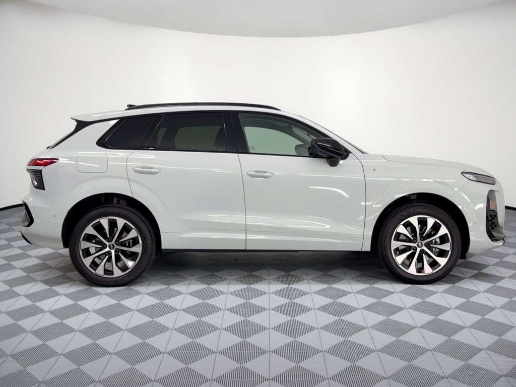 Used 2026 Audi Q3 quattro 2.0T w/ Driver Assistance Package AWD/4WD image 8
