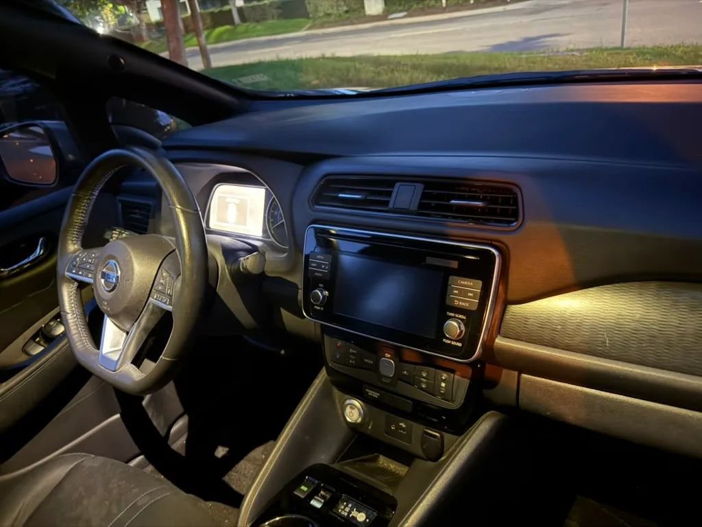 Used 2019 Nissan Leaf SV w/ Protection Package image 5