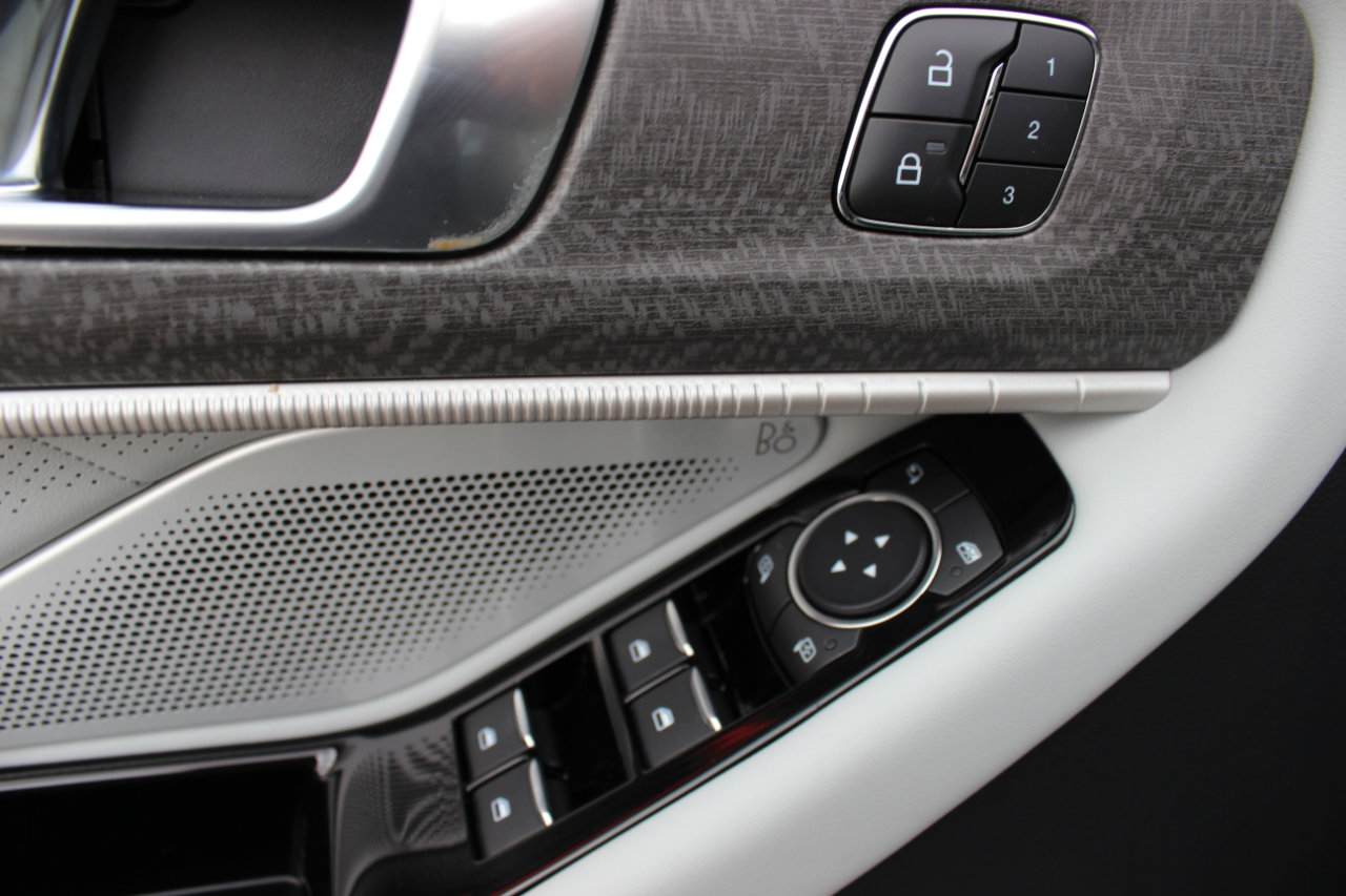 Used 2025 Ford Explorer Platinum w/ LUX Leather Package image 18