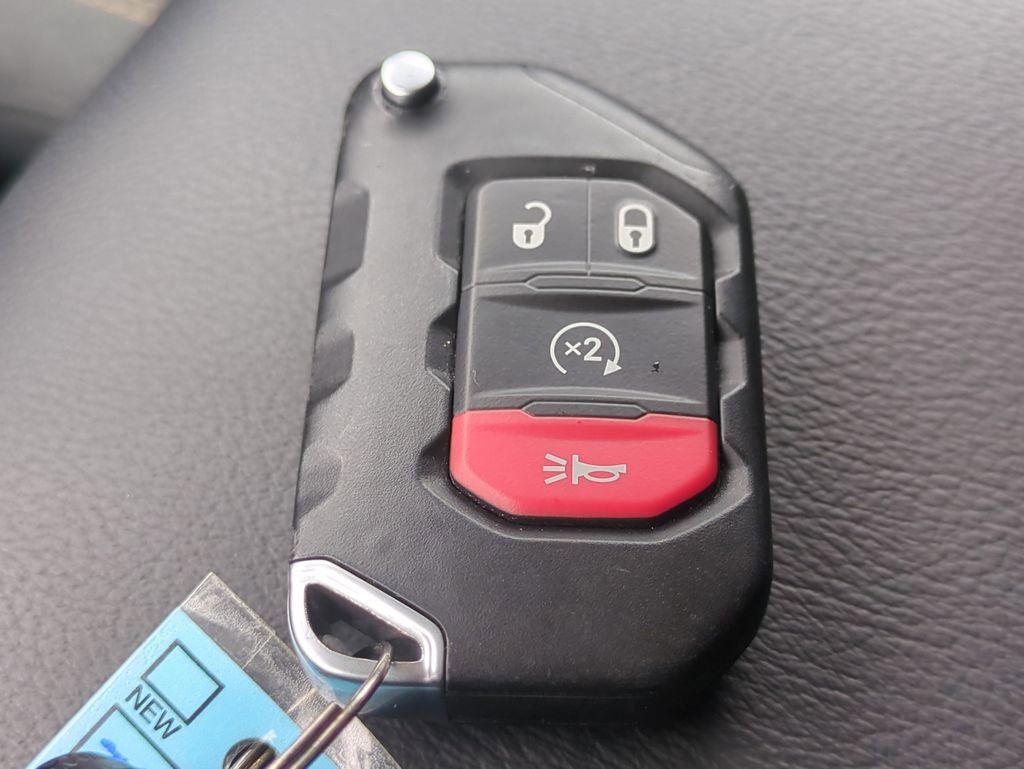 Used 2025 Jeep Wrangler Unlimited Sahara w/ Safety Group image 32