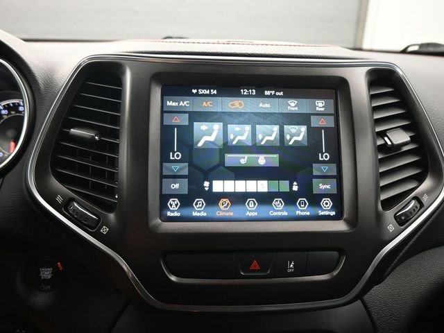 Used 2022 Jeep Cherokee Trailhawk image 17