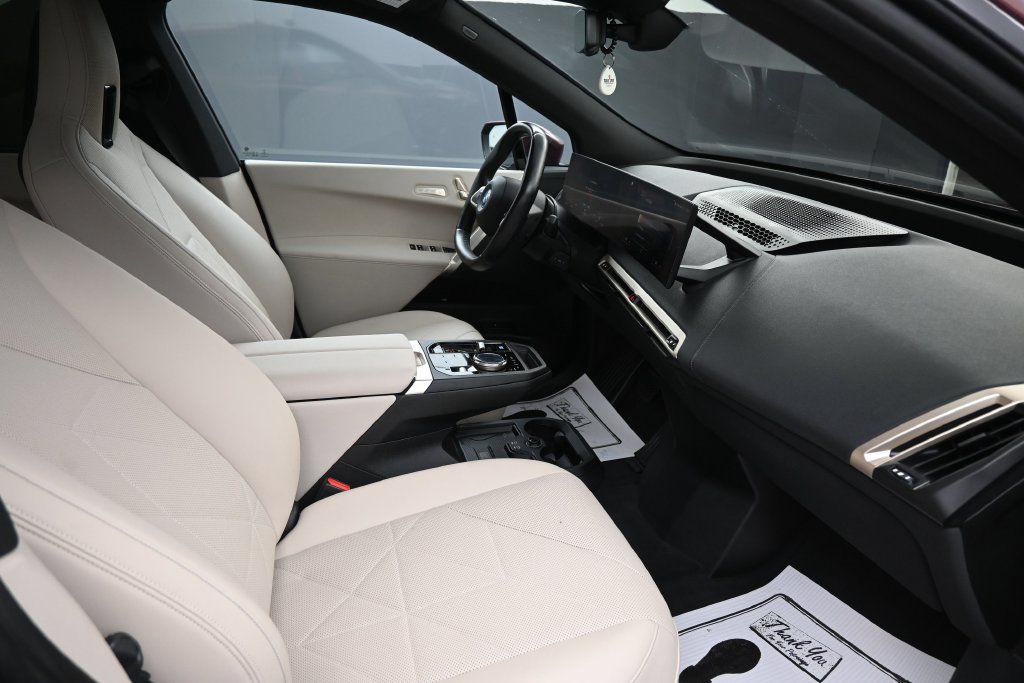Used 2022 BMW iX xDrive50 w/ Premium Package AWD/4WD image 31