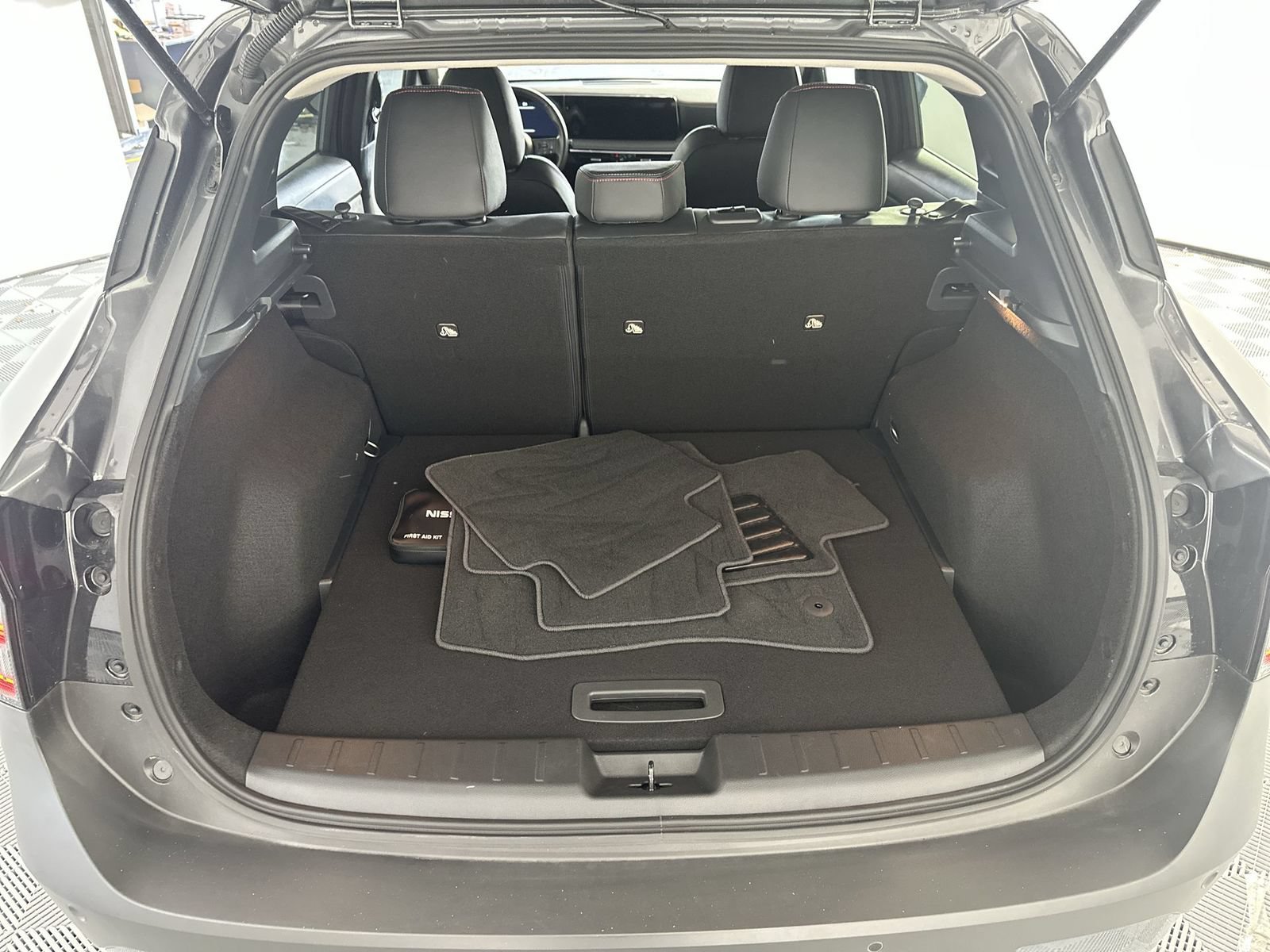 Certified 2025 Nissan Kicks SR FWD image 25