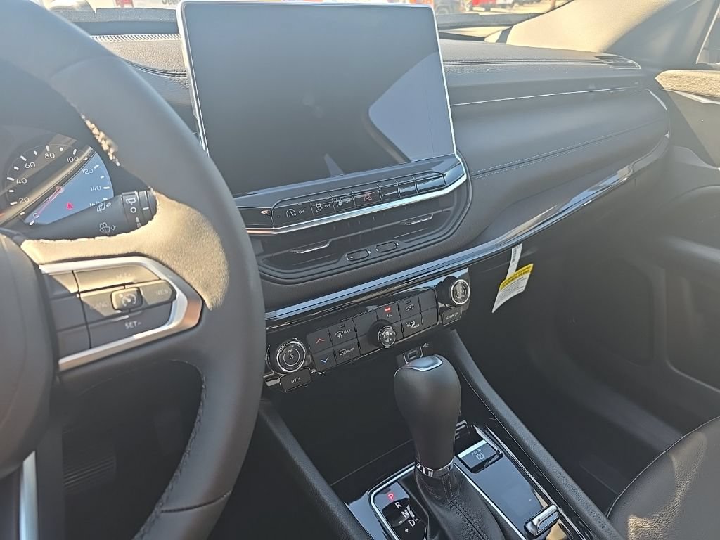 New 2026 Jeep Compass Latitude AWD/4WD image 16