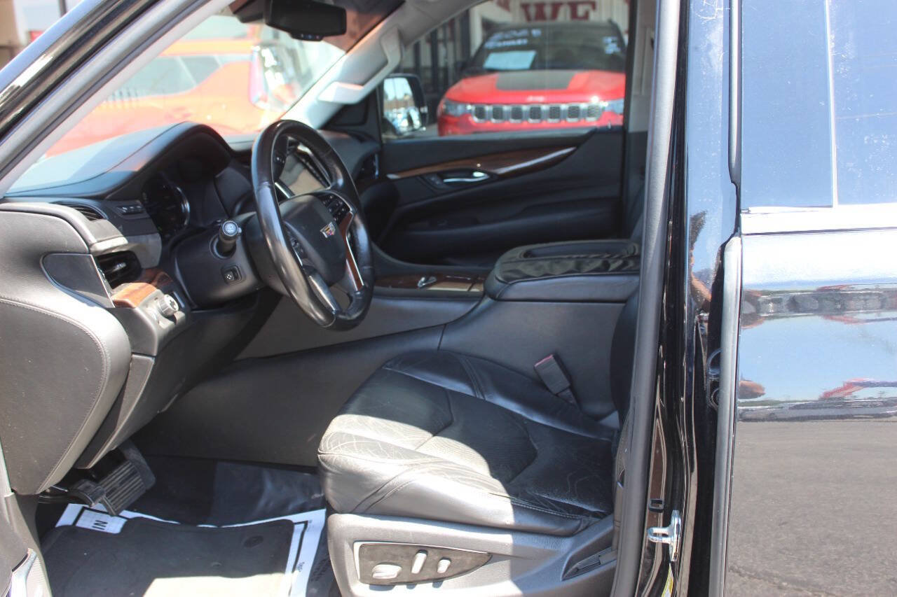 Used 2016 Cadillac Escalade ESV Luxury RWD image 19