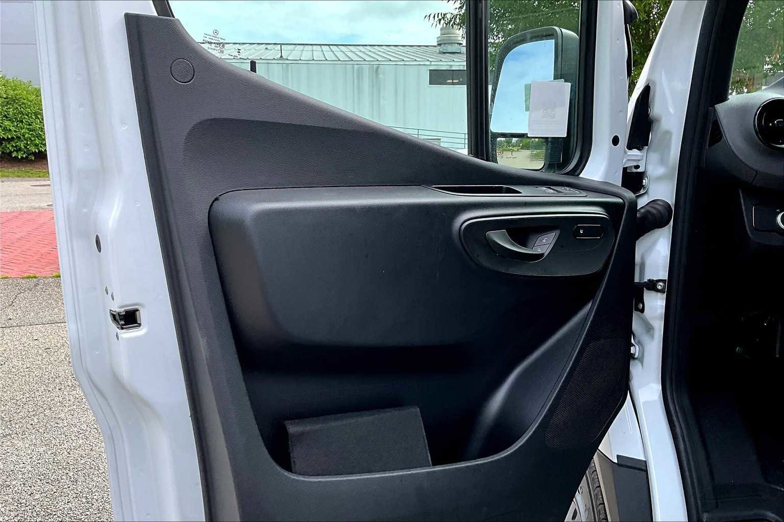 Used 2025 Mercedes-Benz Sprinter 2500 image 12