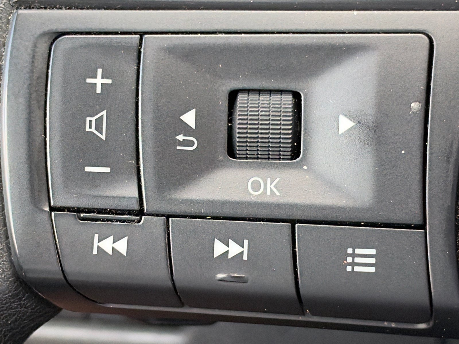 Used 2024 Nissan Rogue SV AWD/4WD image 27