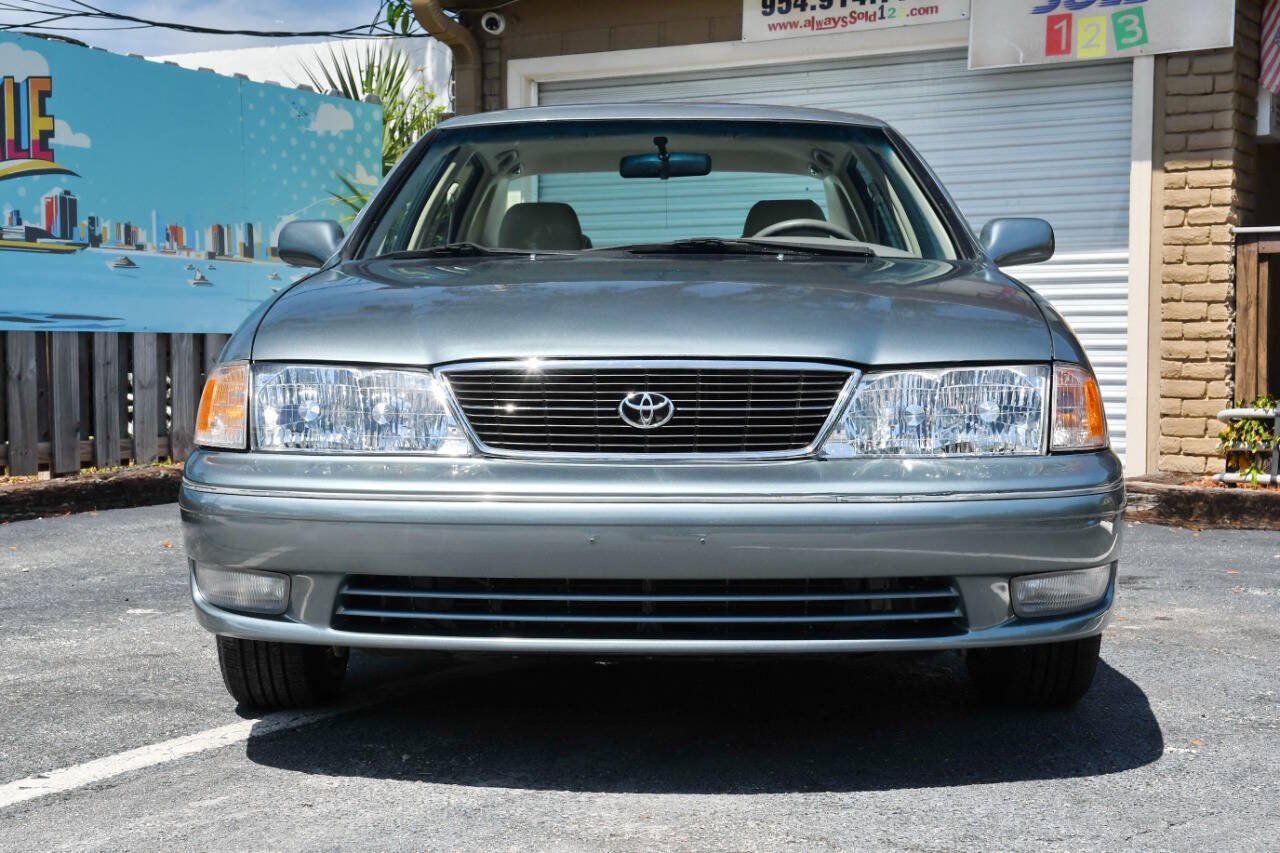 Used 1999 Toyota Avalon XLS w/ Leather Trim Pkg w/ Memory FWD image 3
