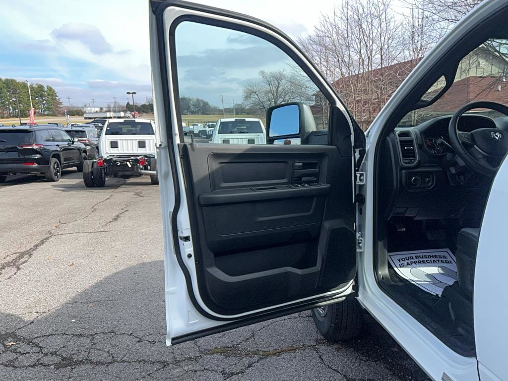 New 2024 RAM 3500 Tradesman w/ Chrome Appearance Group image 16