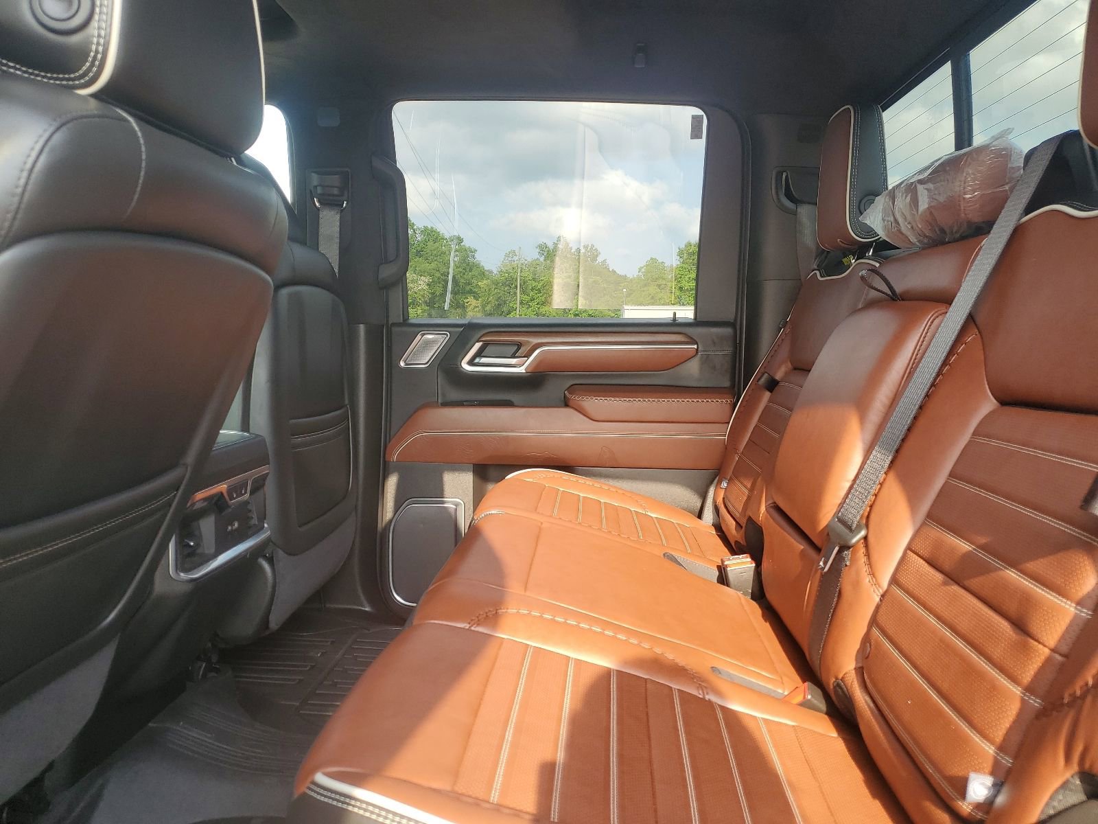 Used 2025 GMC Sierra 2500 Denali Ultimate w/ Max Trailering Package AWD/4WD image 11