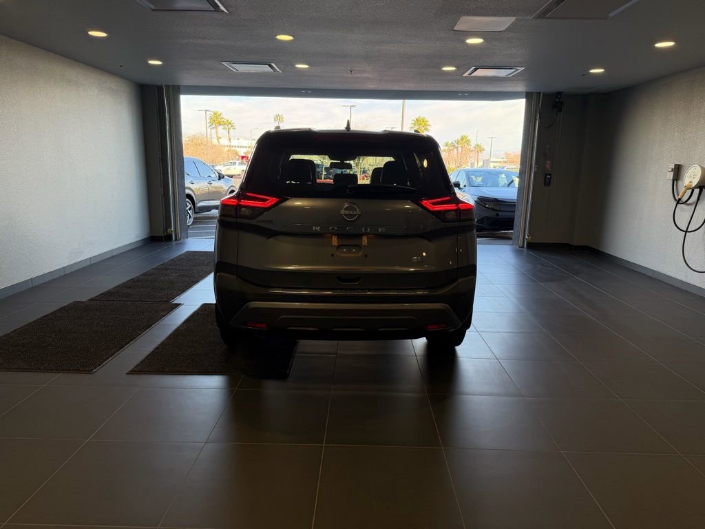Used 2023 Nissan Rogue SL w/ SL Premium Package image 5