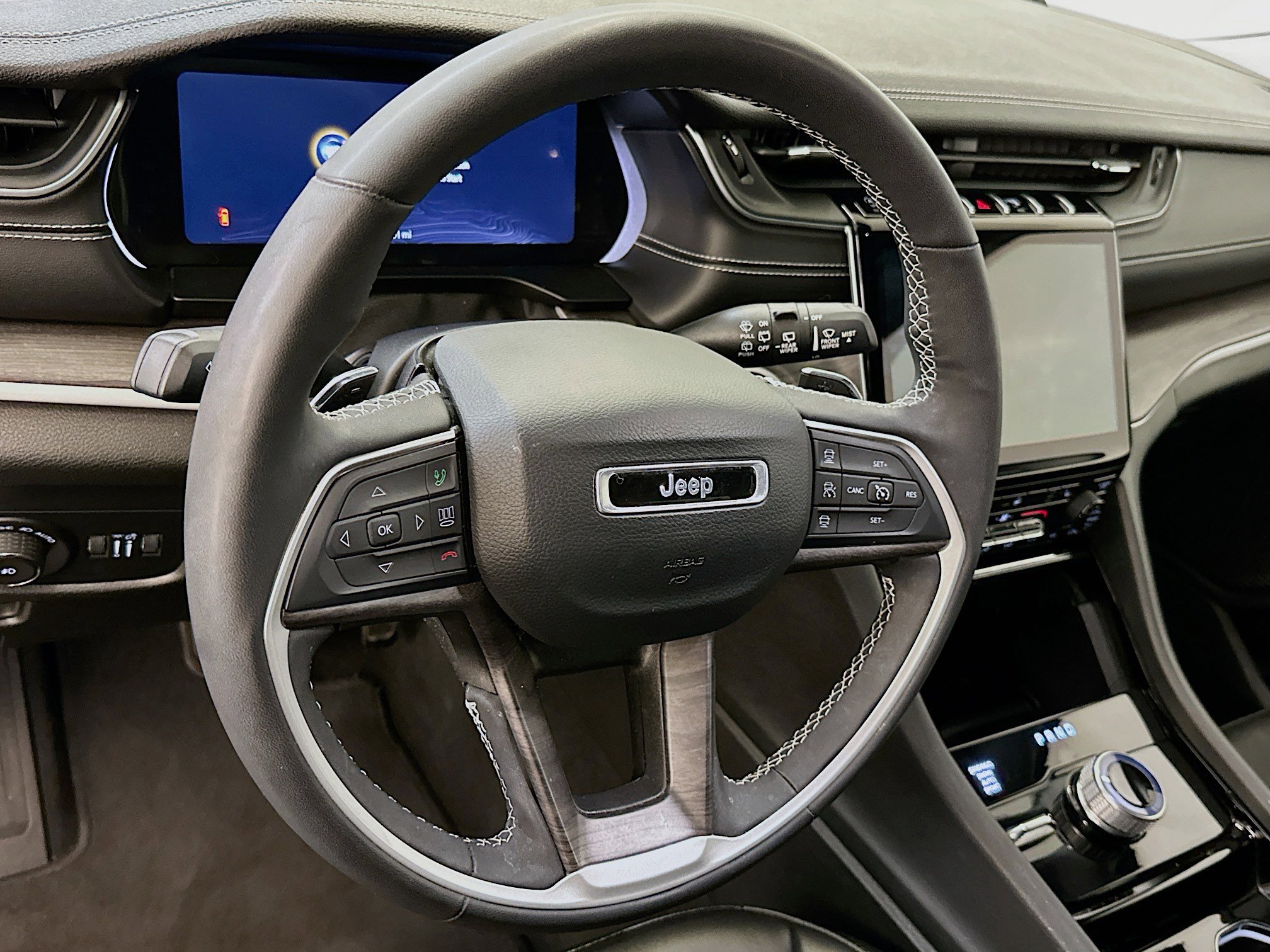 Used 2023 Jeep Grand Cherokee L Limited image 18