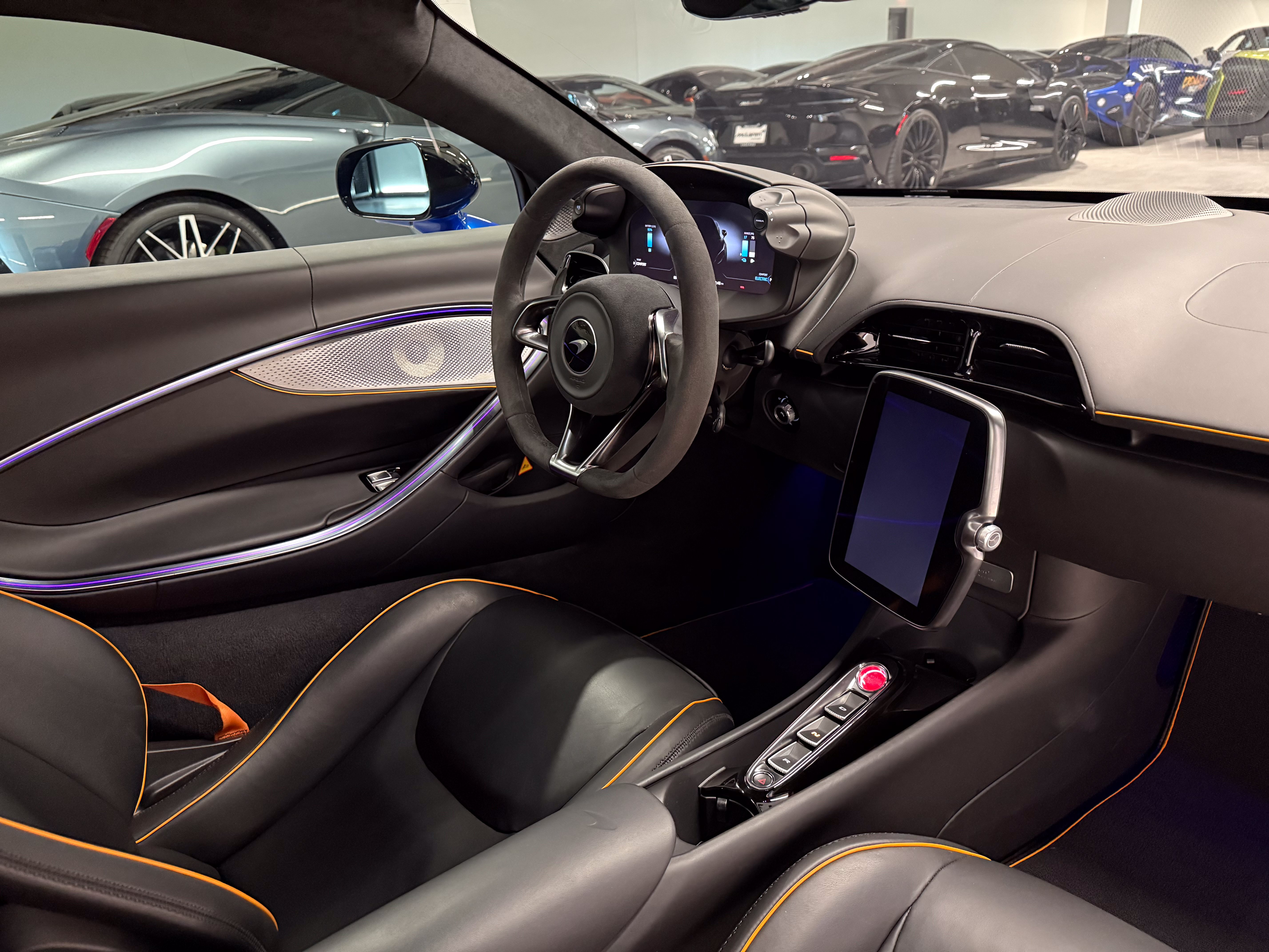 Used 2024 McLaren Artura RWD image 22