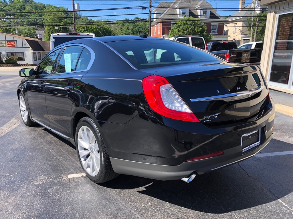Used 2016 Lincoln MKS AWD image 4