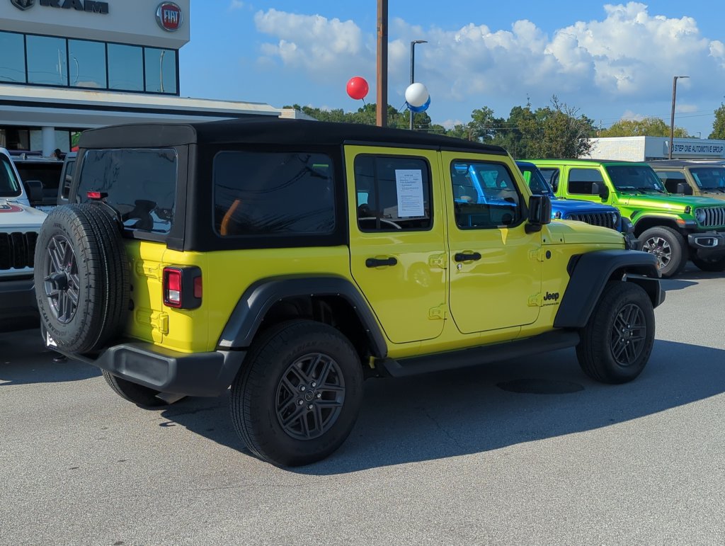 Used 2024 Jeep Wrangler Unlimited Sport AWD/4WD image 6