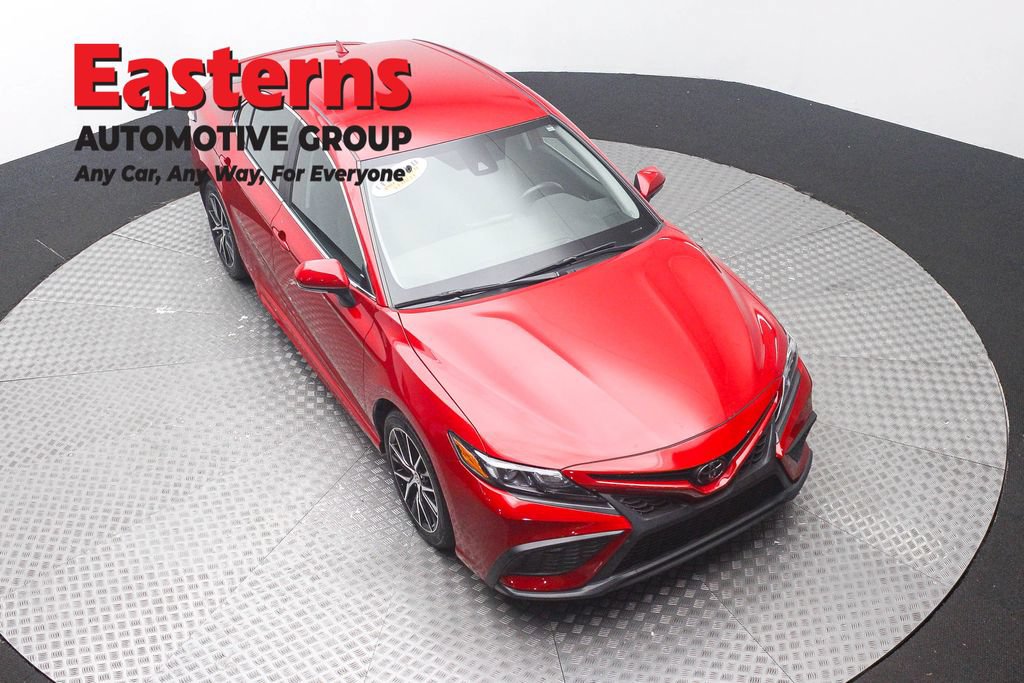 Used 2023 Toyota Camry SE FWD image 3