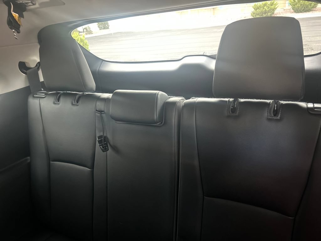 Used 2020 Toyota Highlander XLE AWD/4WD image 28