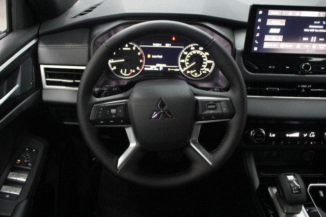 New 2026 Mitsubishi Outlander LE FWD image 21