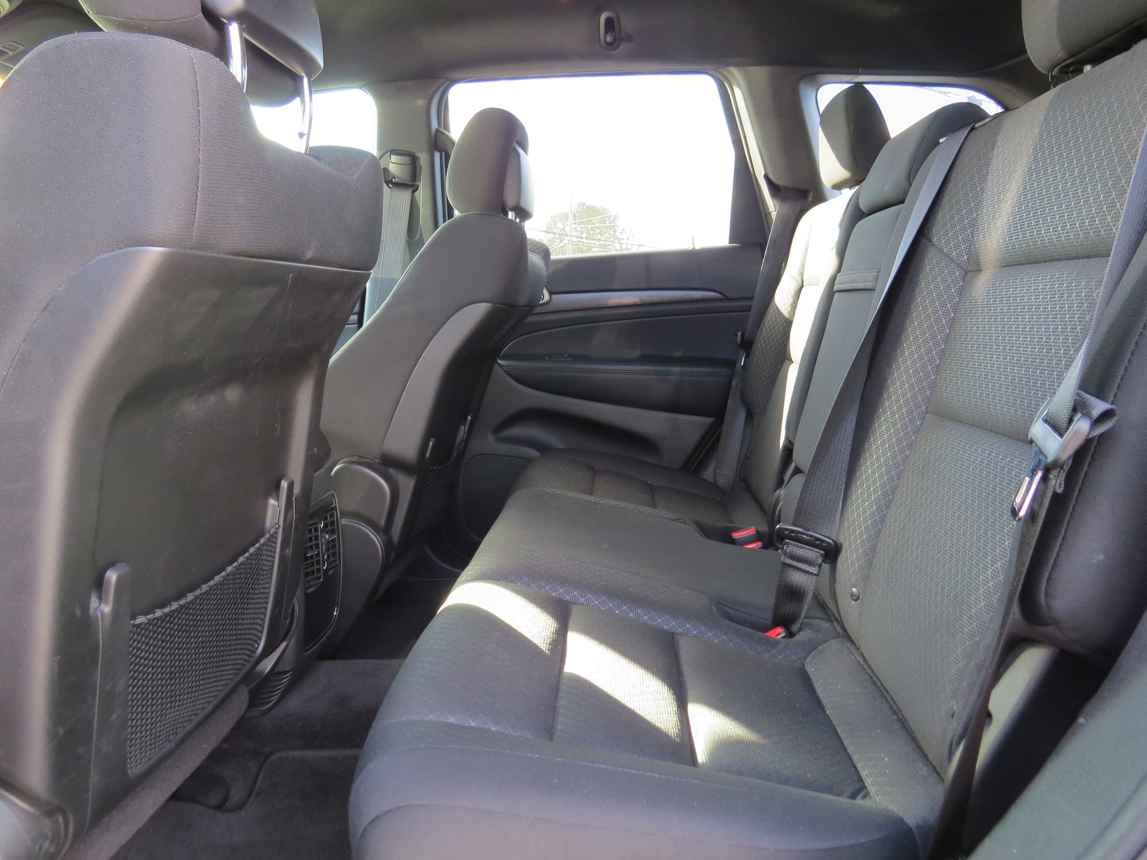 Used 2018 Jeep Grand Cherokee Laredo image 9