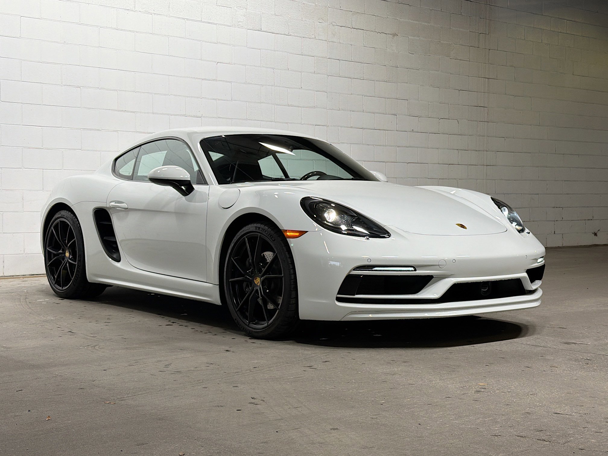 Used 2024 Porsche 718 Cayman image 13