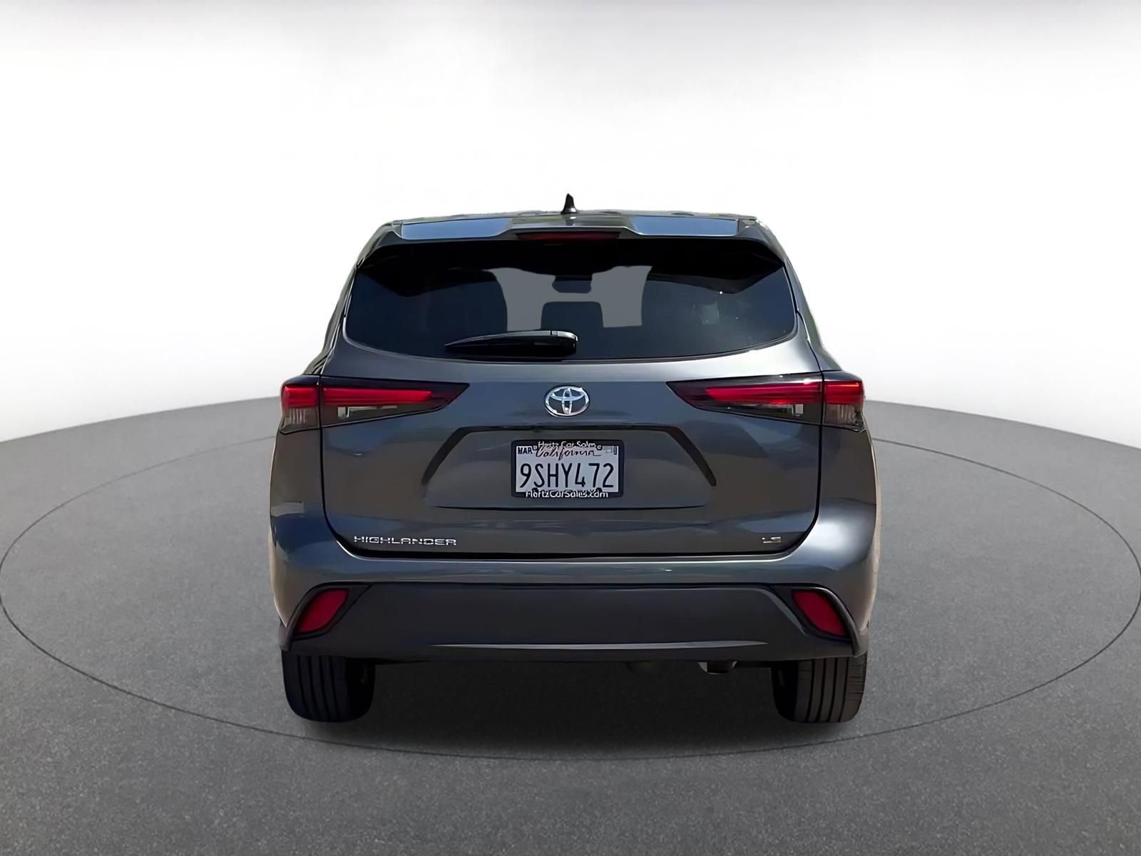 Used 2025 Toyota Highlander LE image 12