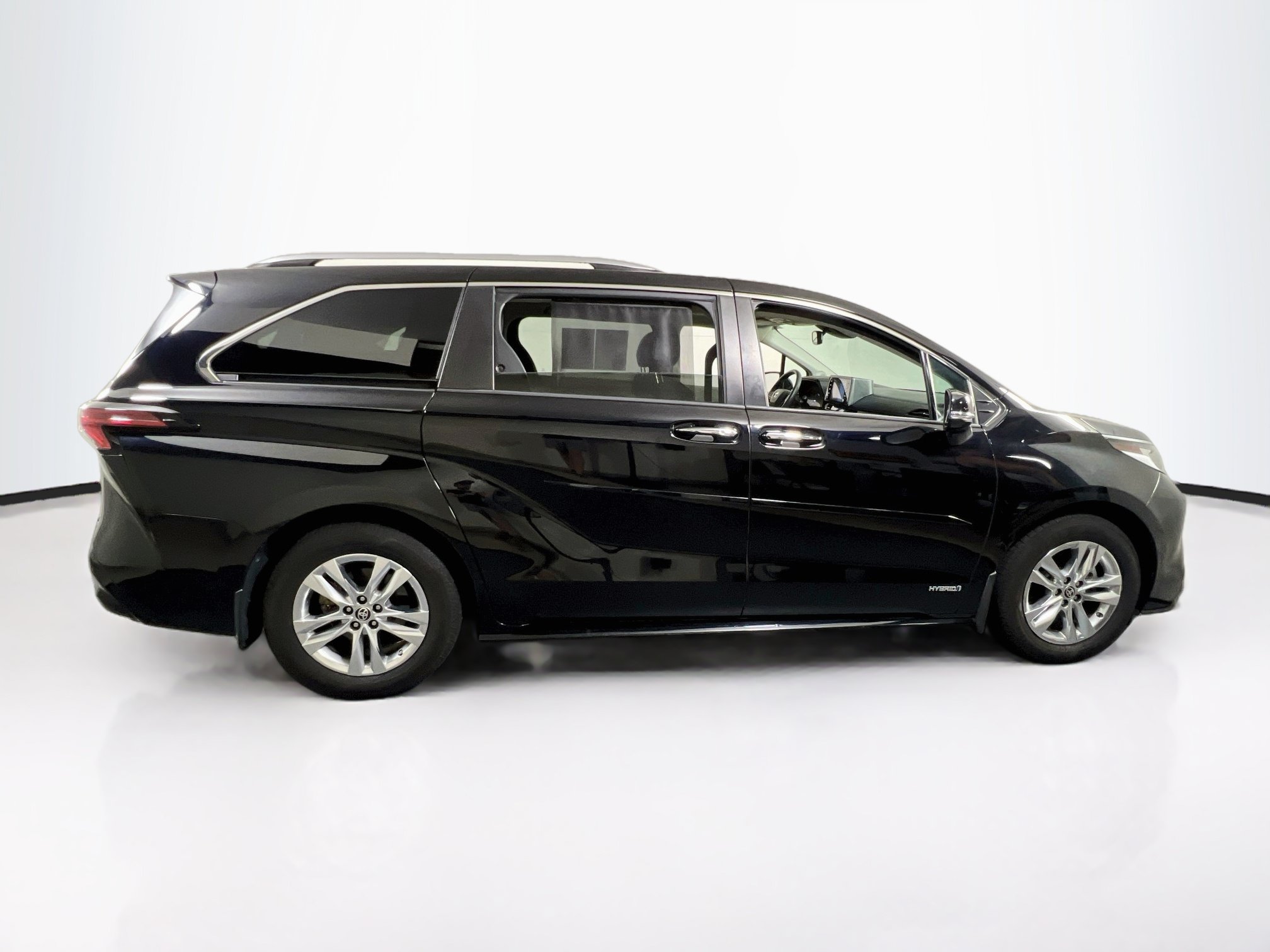 Used 2021 Toyota Sienna Limited AWD/4WD image 4