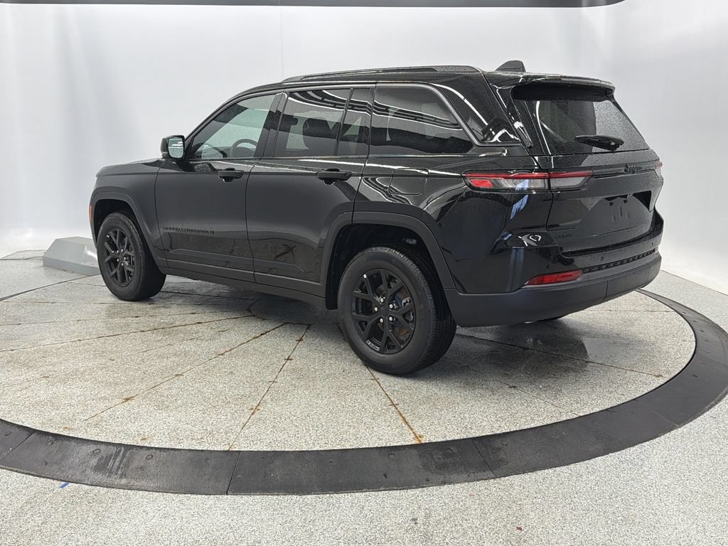 Used 2026 Jeep Grand Cherokee Altitude AWD/4WD image 2