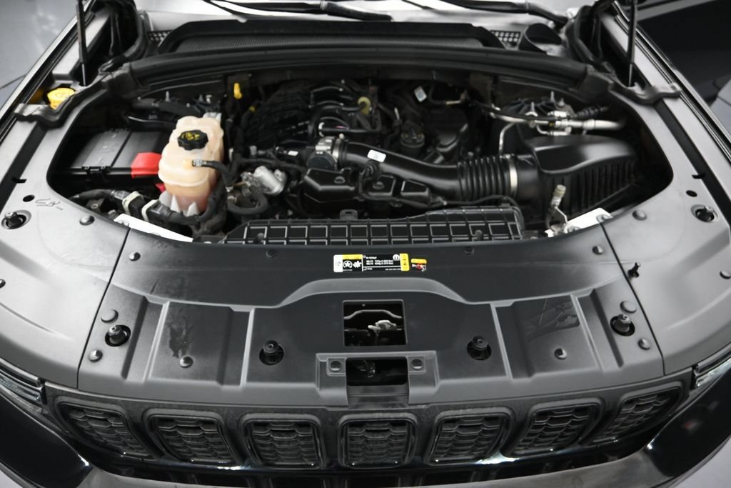 Used 2024 Jeep Grand Cherokee L Limited w/ Black Appearance Package RWD image 17