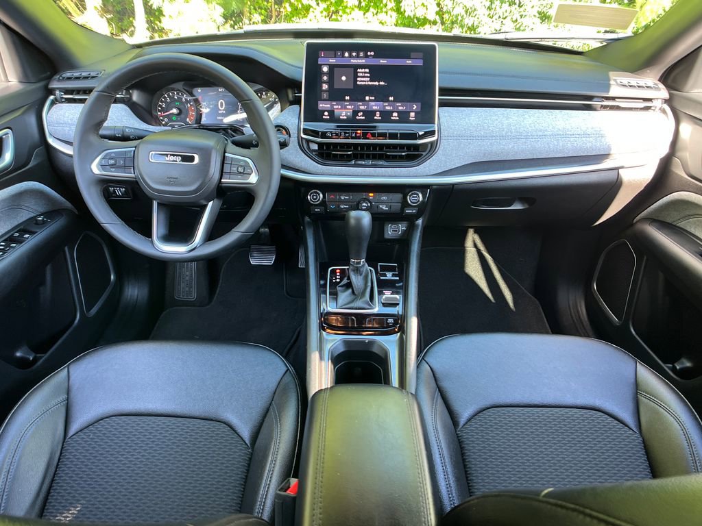 Used 2024 Jeep Compass Latitude image 13