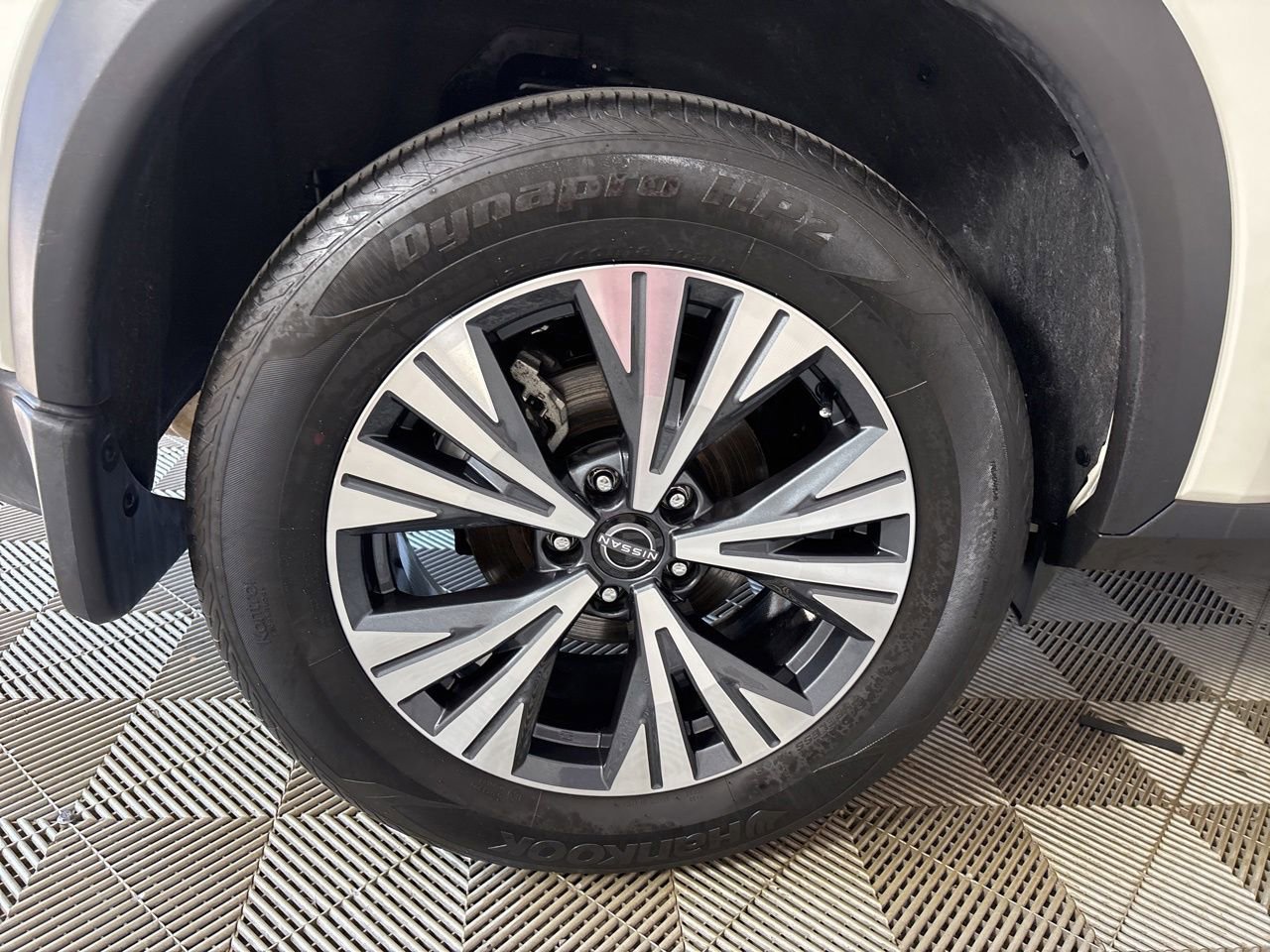 Used 2023 Nissan Rogue SV w/ SV Premium B Package AWD/4WD image 32