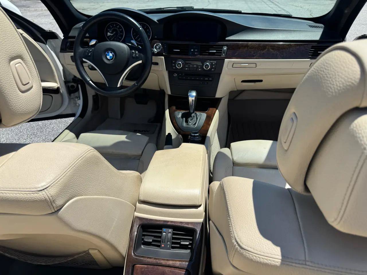 Used 2010 BMW 335i Convertible RWD image 23