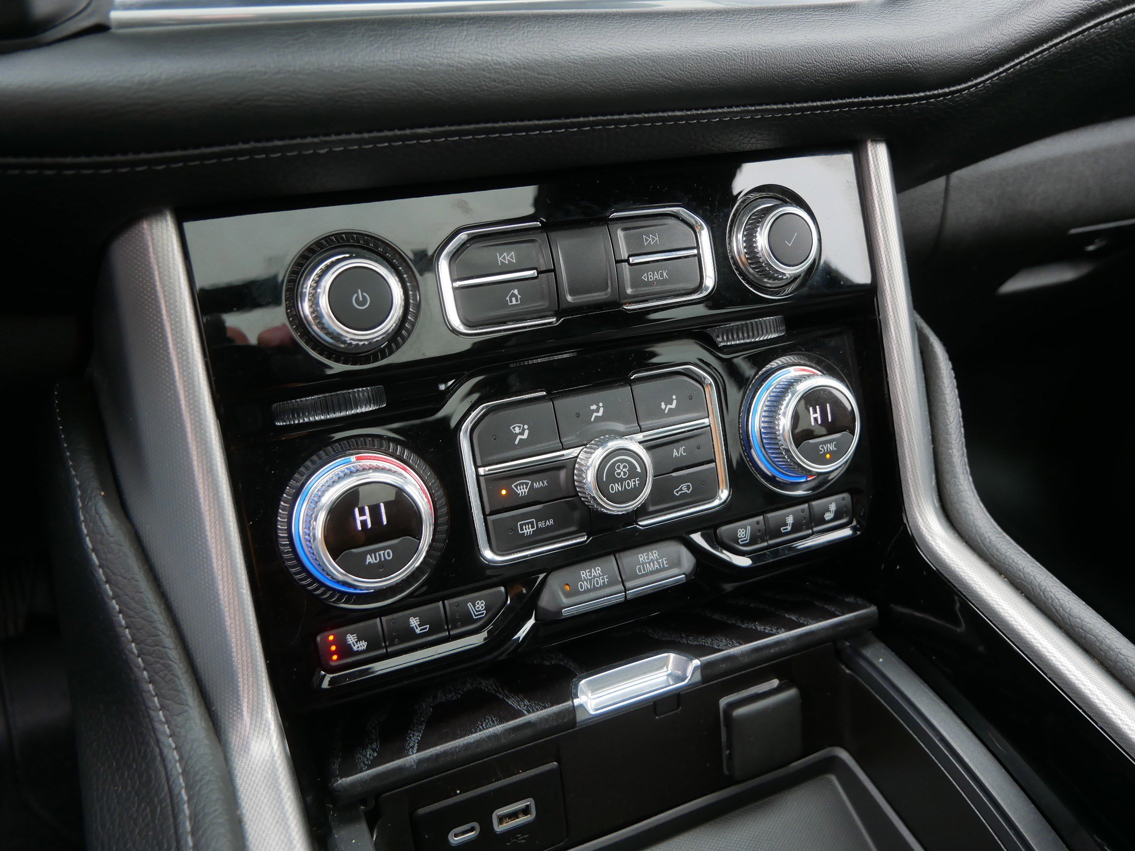 Used 2021 GMC Yukon Denali w/ Denali Premium Package image 34