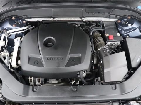 Used 2018 Volvo XC60 T6 Momentum w/ Vision Package image 12