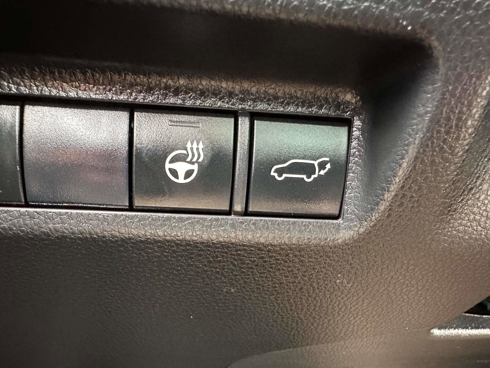 Used 2021 Toyota RAV4 XLE Premium AWD/4WD image 18