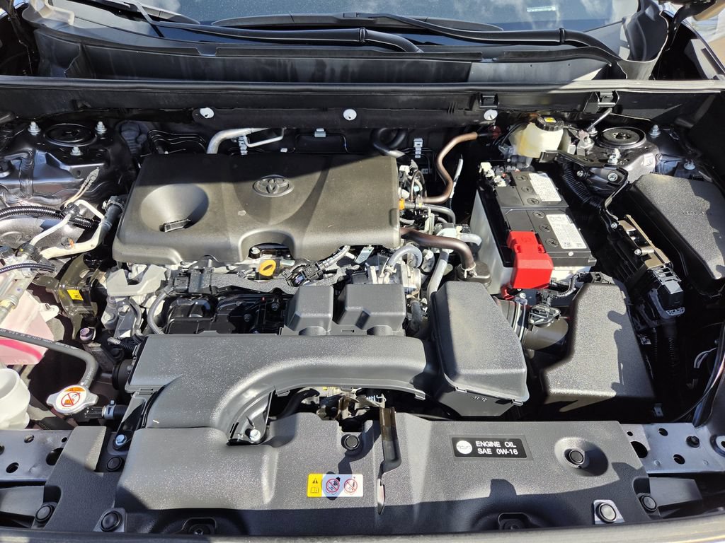 Used 2025 Toyota RAV4 XLE FWD image 31