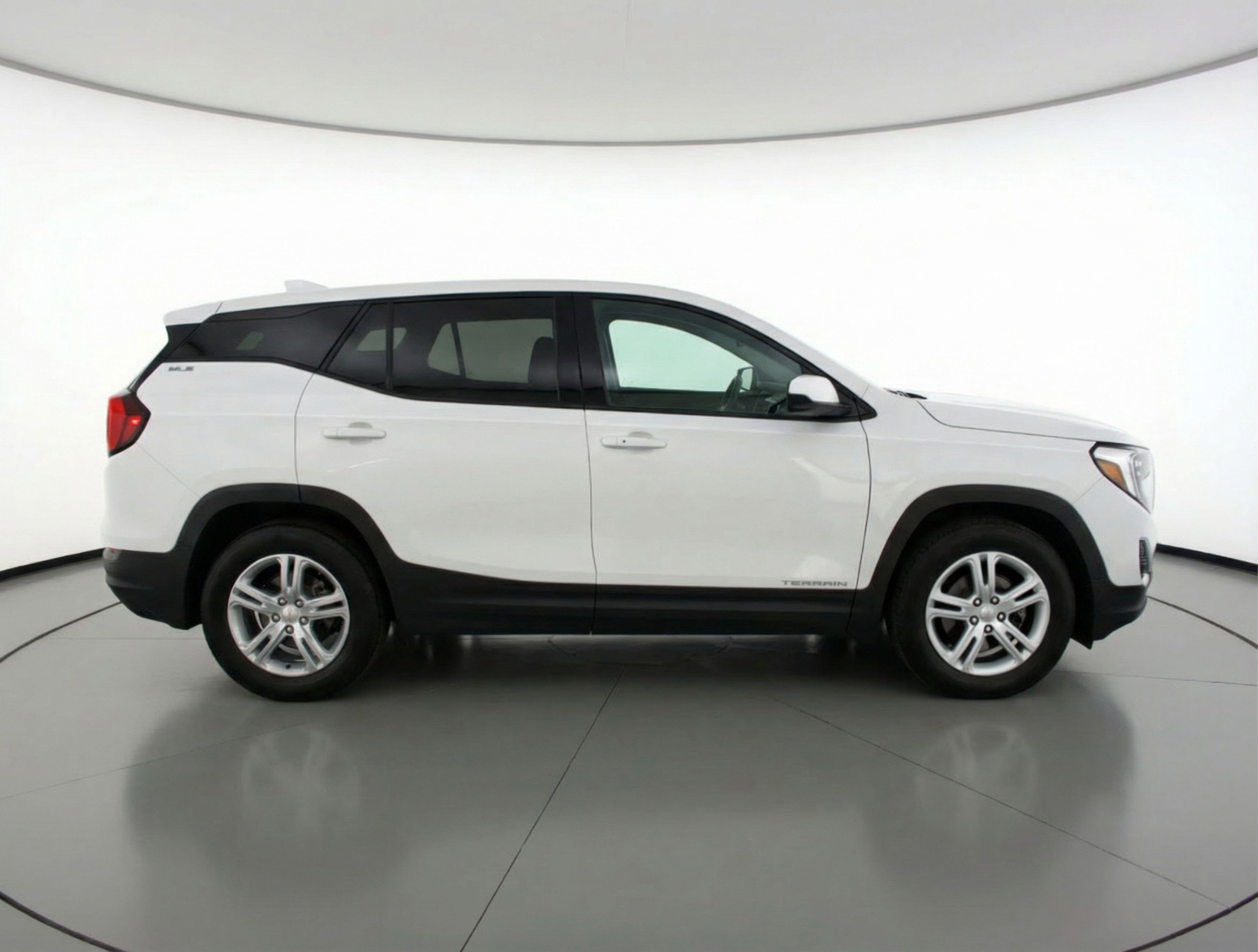 Used 2024 GMC Terrain SLE FWD image 11