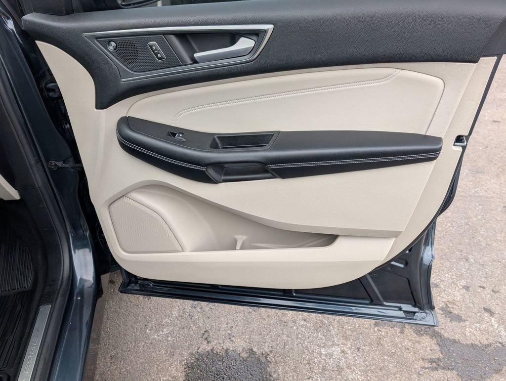 Used 2023 Ford Edge Titanium image 41