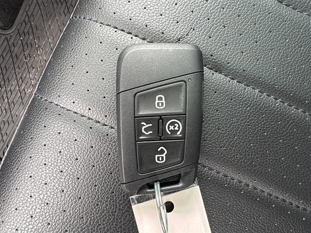 Certified 2024 Volkswagen Tiguan SE R-Line AWD/4WD image 31