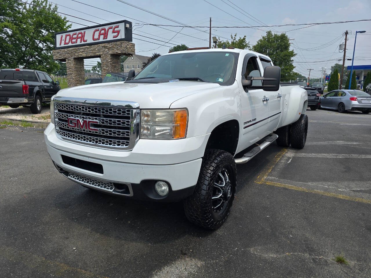 Used 2011 GMC Sierra 3500 Denali AWD/4WD image 7