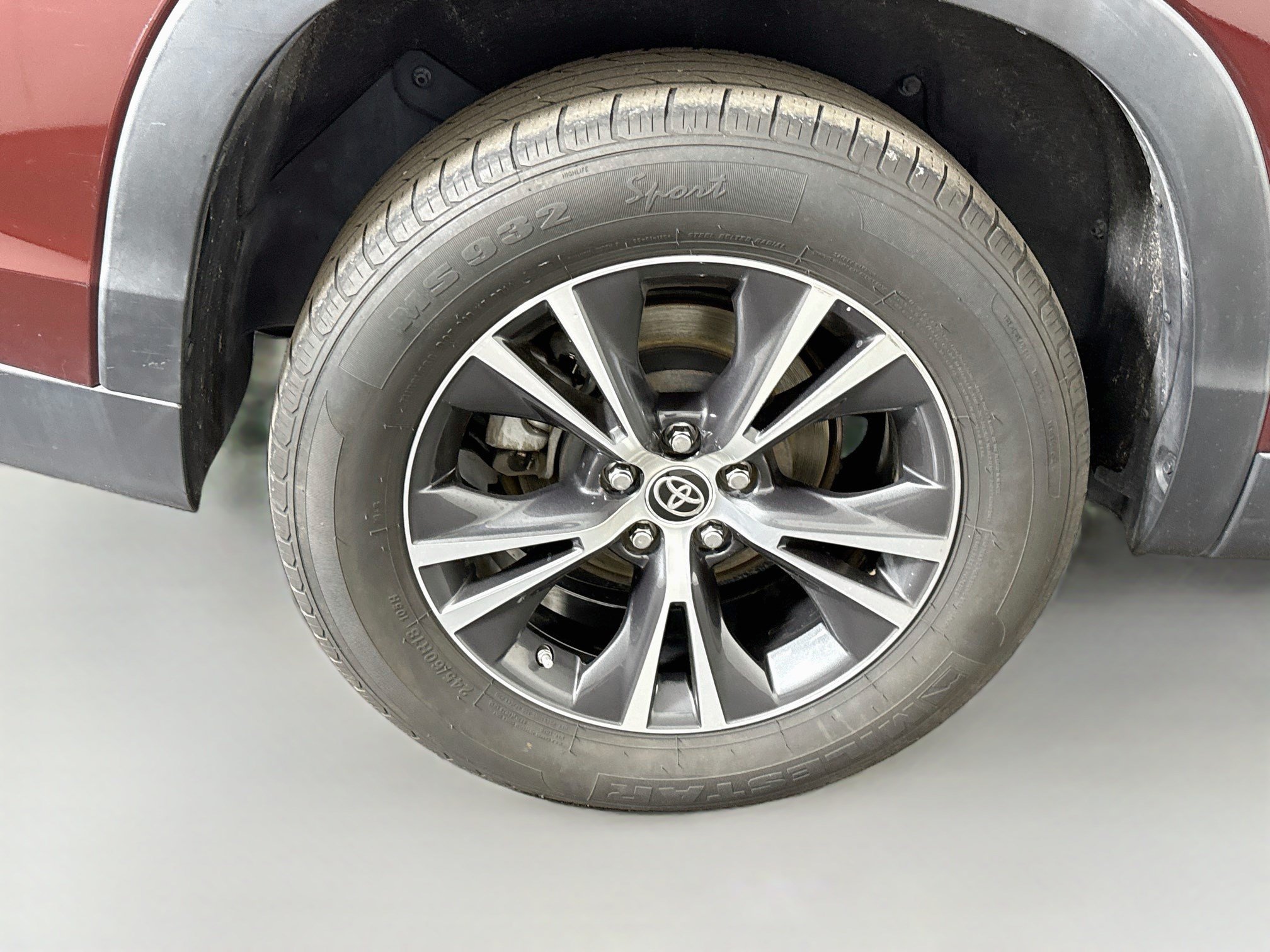 Used 2019 Toyota Highlander LE FWD image 32