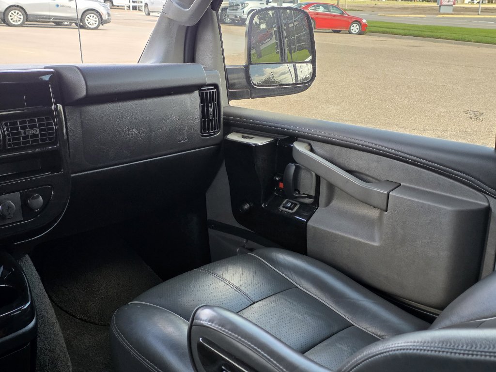 Used 2019 Chevrolet Express 2500 Extended w/ Enhanced Convenience Package image 10