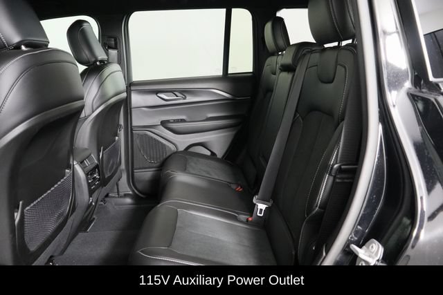 Used 2025 Jeep Grand Cherokee Altitude AWD/4WD image 16