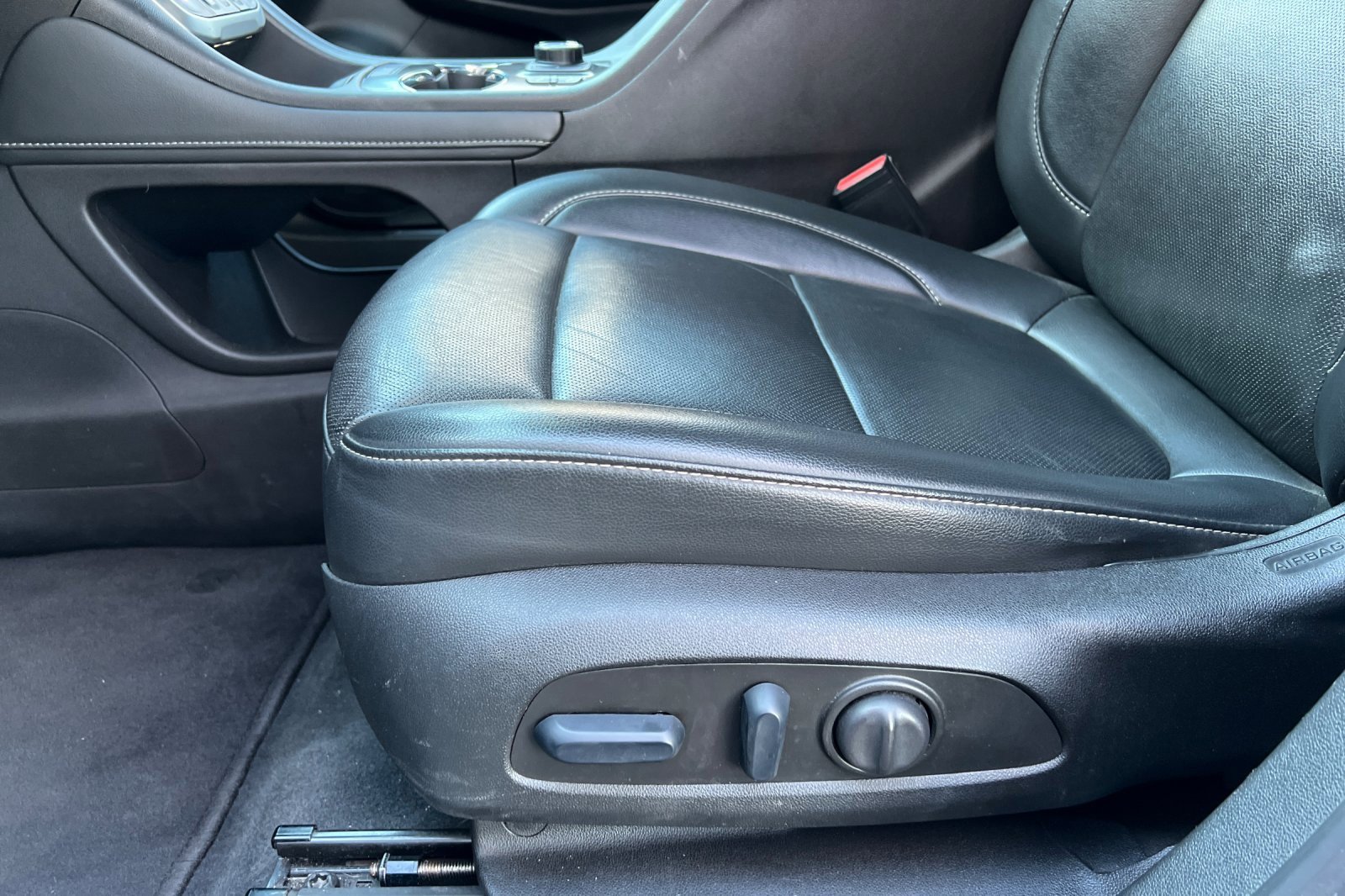 Used 2023 GMC Acadia SLT image 15