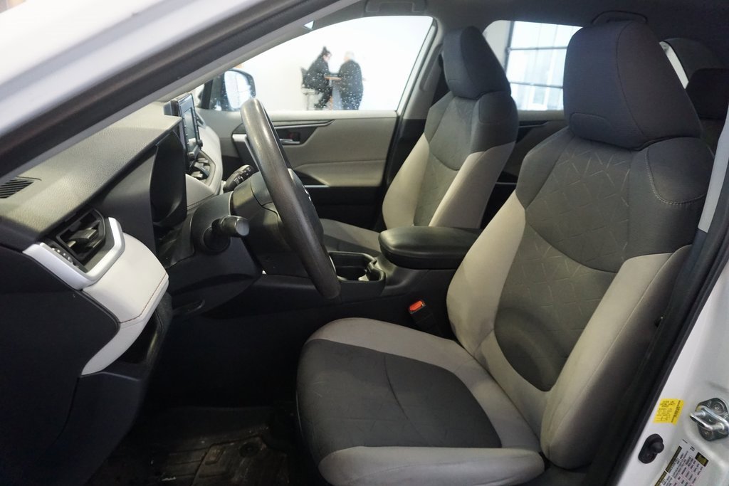 Used 2020 Toyota RAV4 XLE image 16