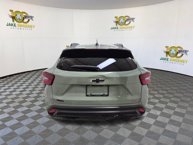 Used 2024 Chevrolet Trax RS w/ Sunroof Package FWD image 9